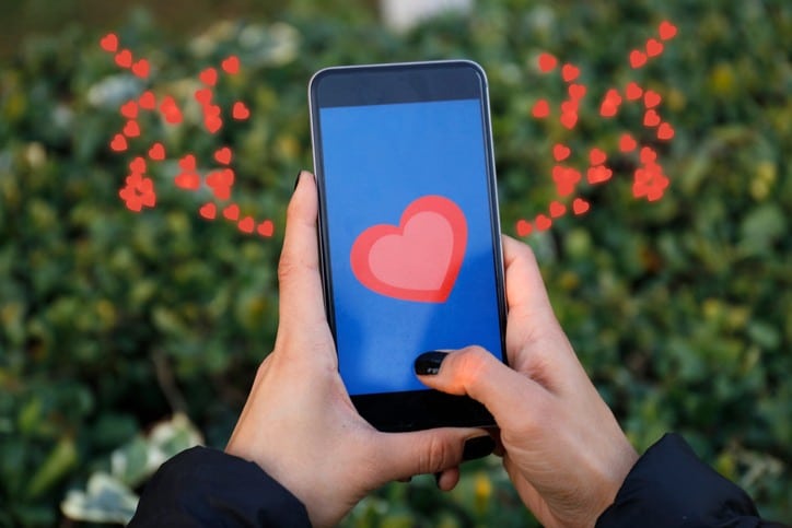 Here are a few useful tips on how Illinois consumers can avoid online dating scams that lead to identity theft this Valentine’s Day.